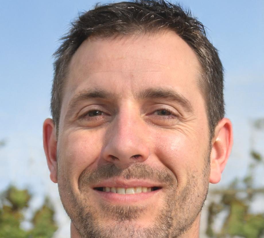 Felix Holmgren, Python instructor specializing in web development